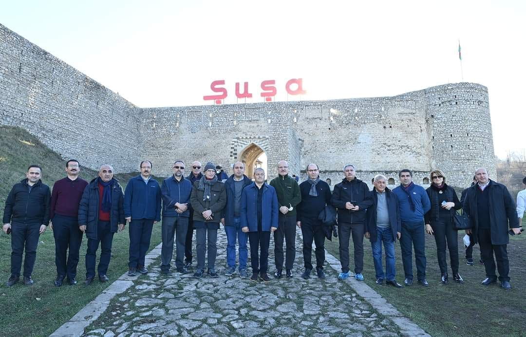 Nobel mükafatı laureatı Əziz Sancar Şuşaya səfər edib